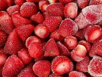 حب فراولة كامل IQF 4*2.5كغ مجمد